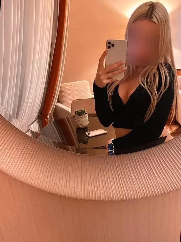 Caroly Escort