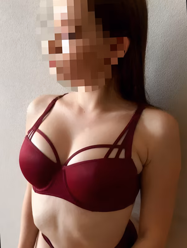 Caroly Escort